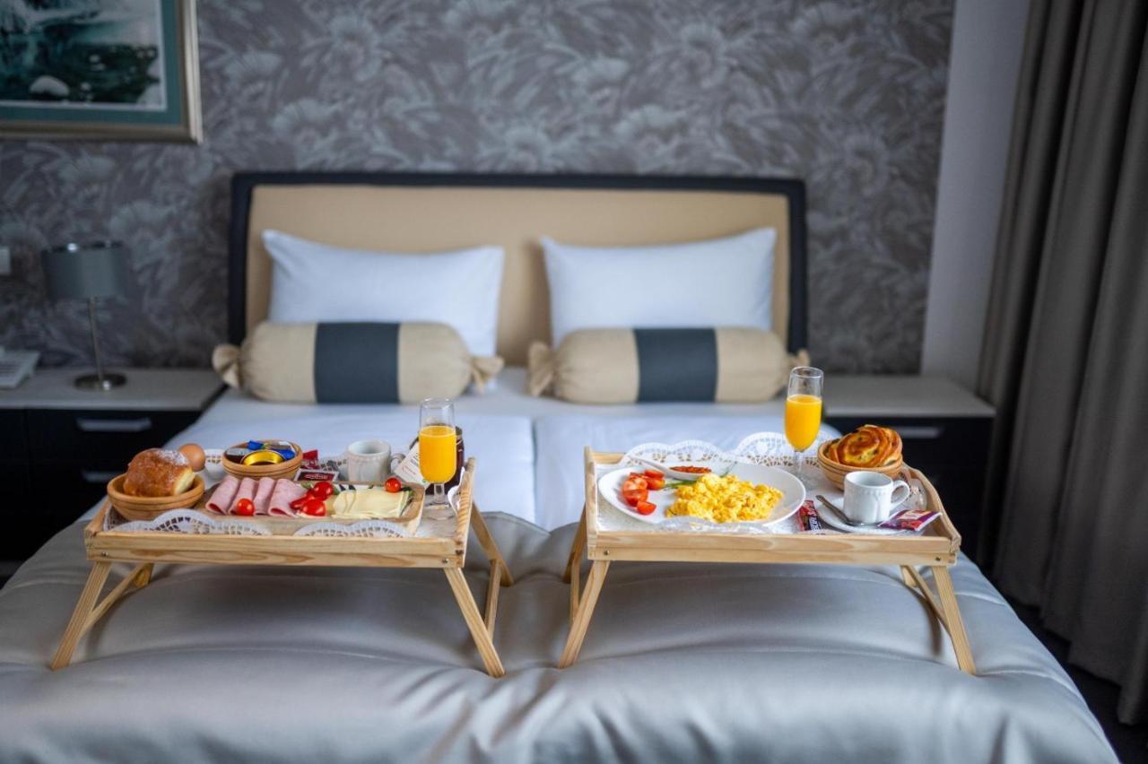 Hotel Bacchus 利夫诺 外观 照片