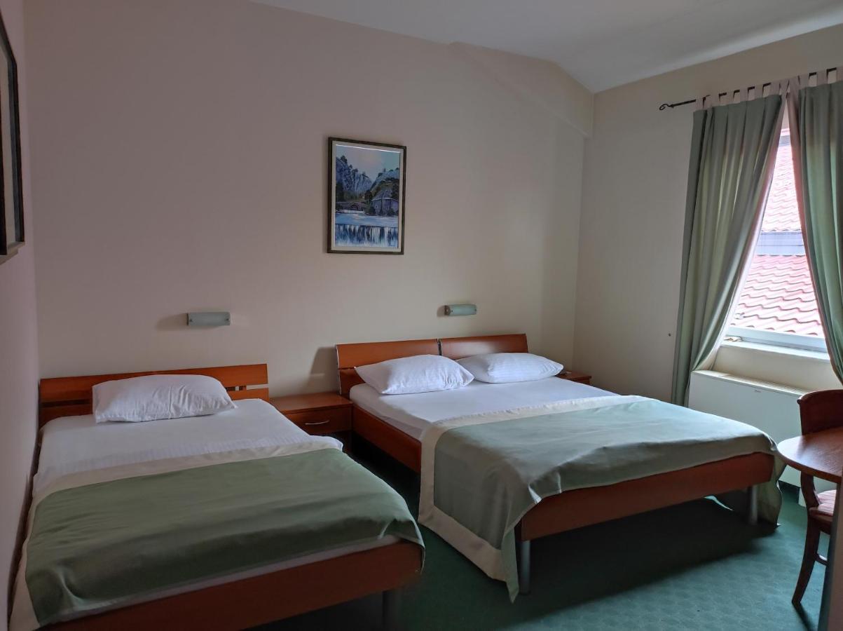 Hotel Bacchus 利夫诺 外观 照片