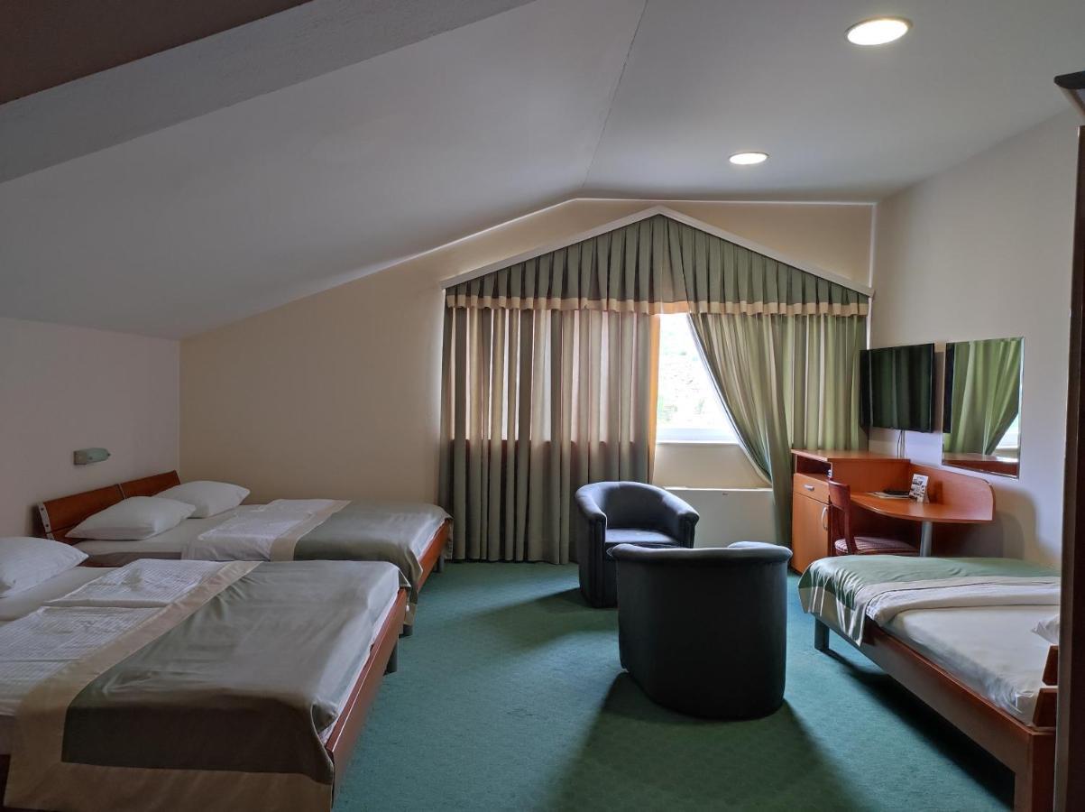 Hotel Bacchus 利夫诺 外观 照片