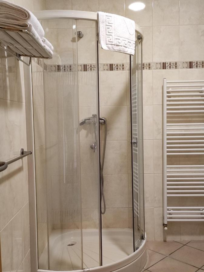 Hotel Bacchus 利夫诺 外观 照片