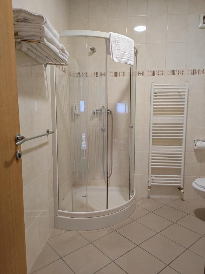 Hotel Bacchus 利夫诺 外观 照片