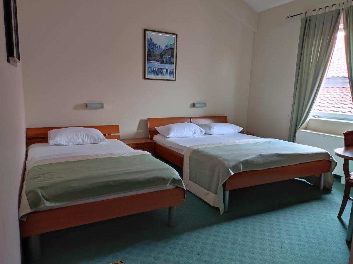 Hotel Bacchus 利夫诺 外观 照片
