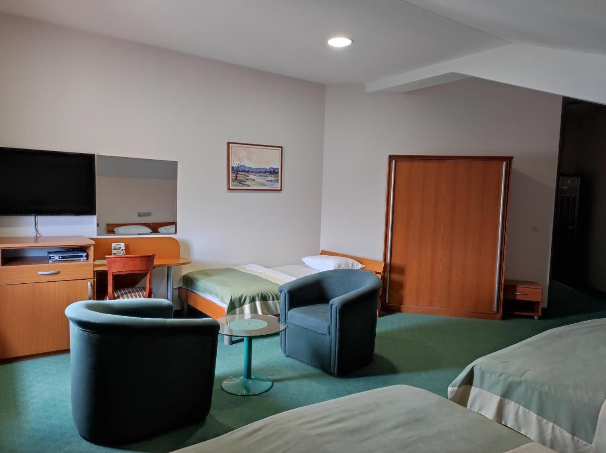 Hotel Bacchus 利夫诺 外观 照片