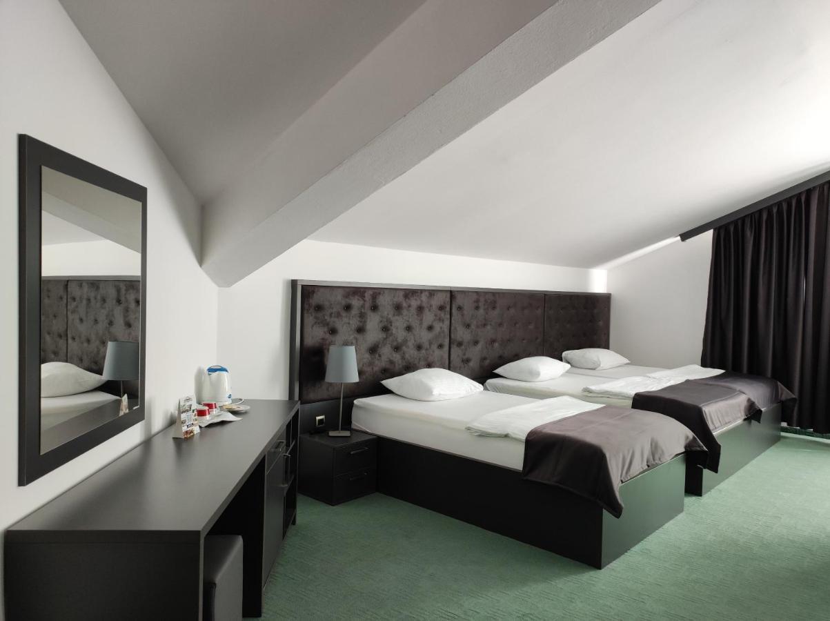 Hotel Bacchus 利夫诺 外观 照片